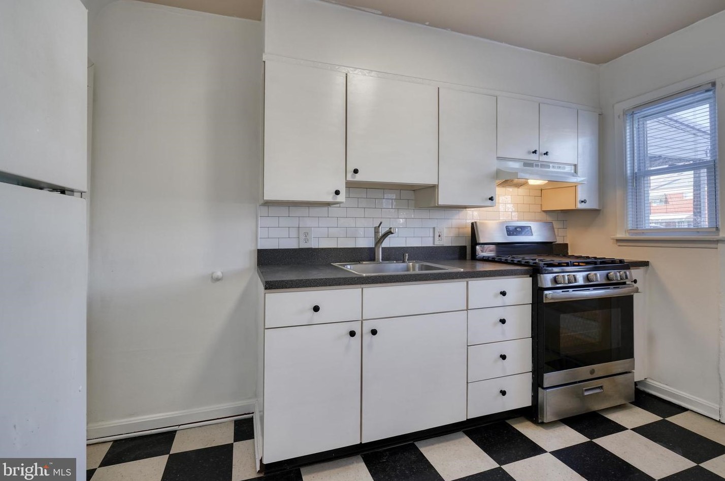 2058 Jasmine Rd, Baltimore MD  21222-5638 exterior