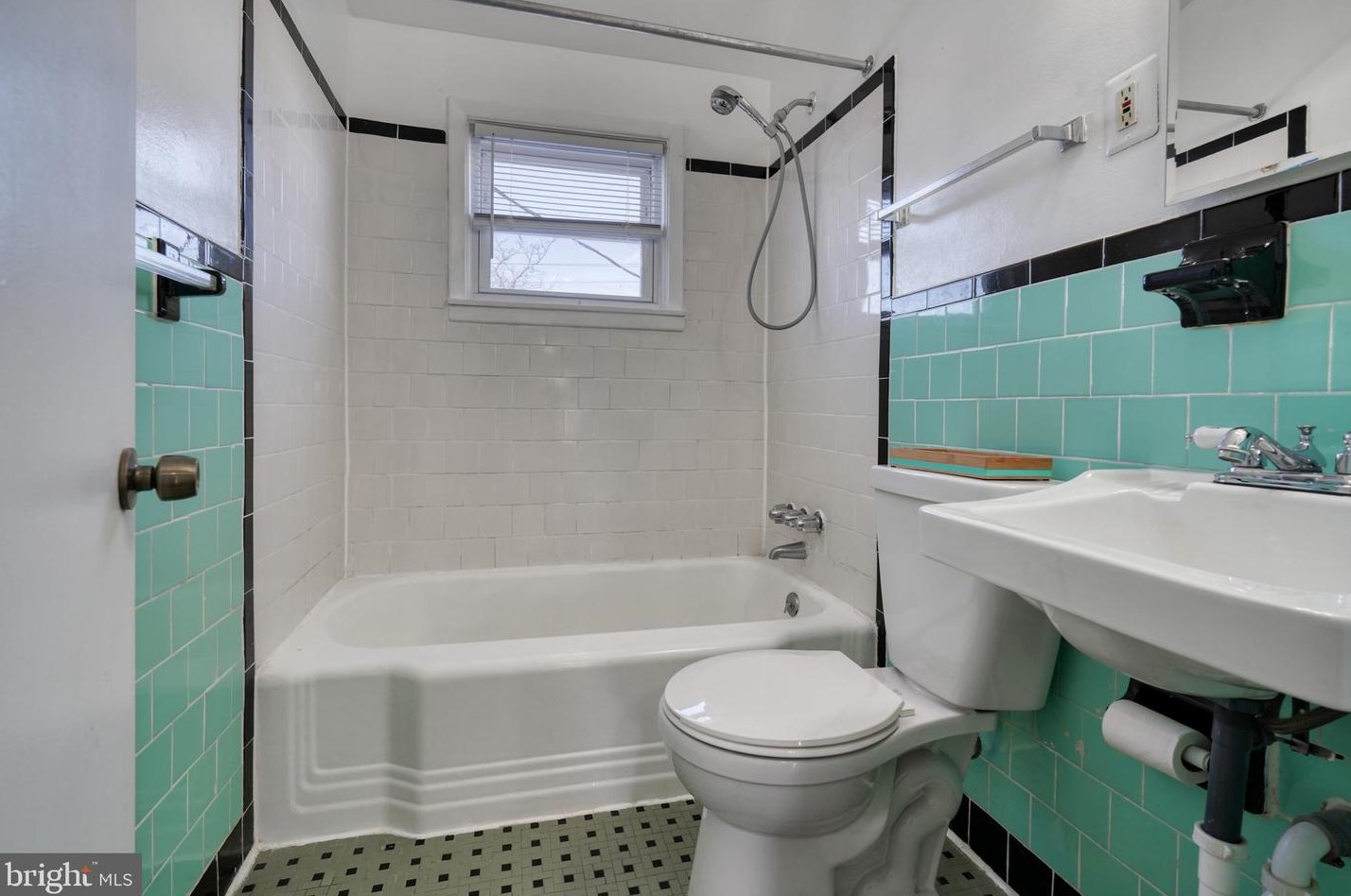 2058 Jasmine Rd, Baltimore MD  21222-5638 exterior