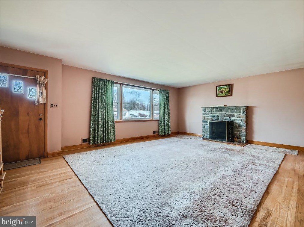 2213 Pleasant Dr, Baltimore, MD 21228-4813