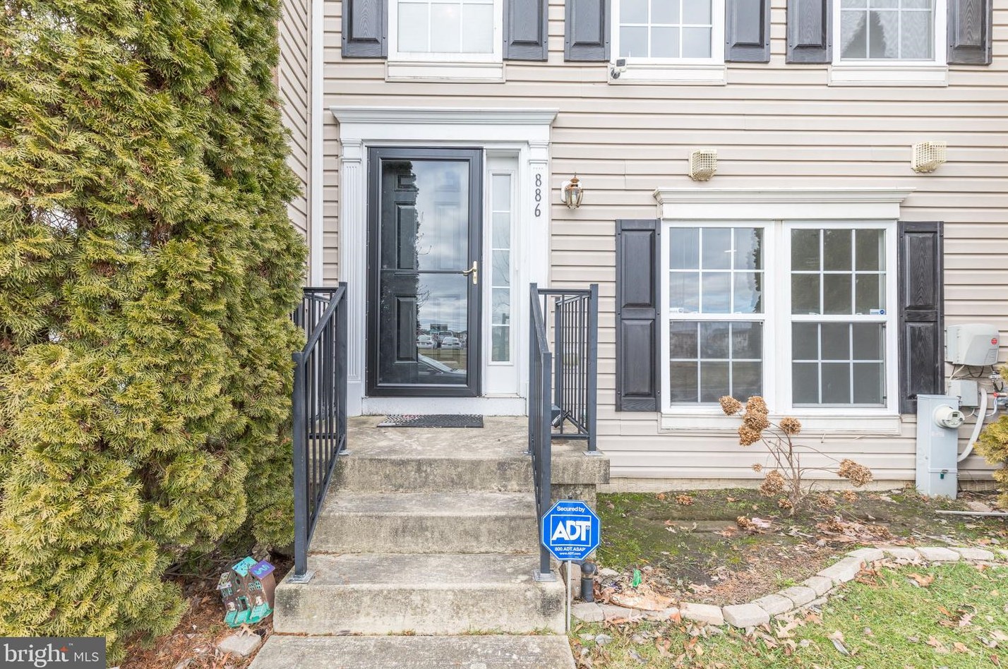886 Lowe Rd, Baltimore, MD 21220