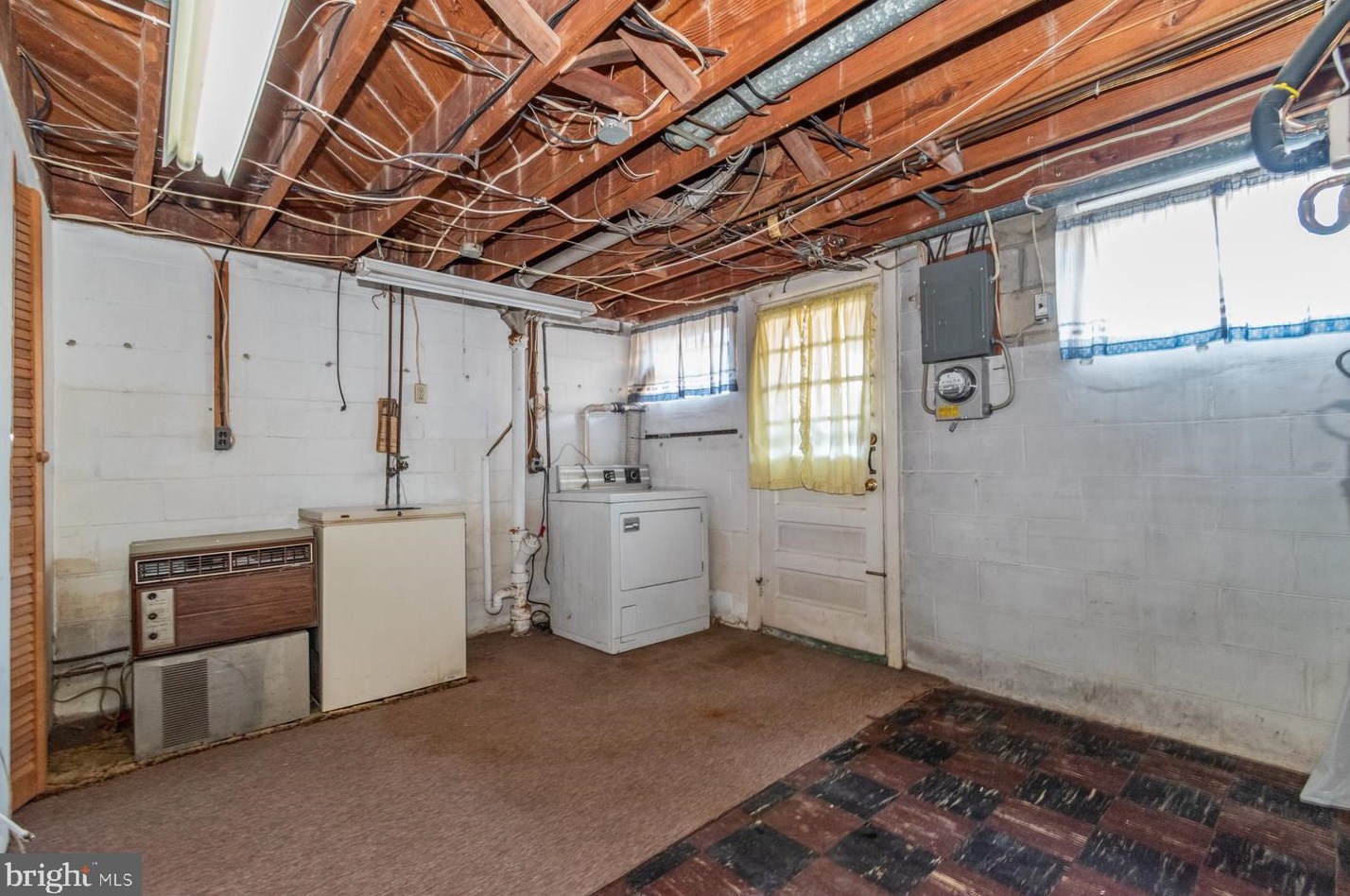 2806 Creston Rd, Baltimore MD  21222-2210 exterior