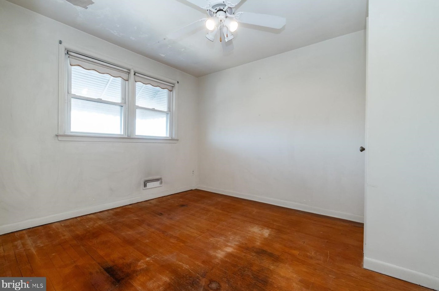 2806 Creston Rd, Baltimore MD  21222-2210 exterior