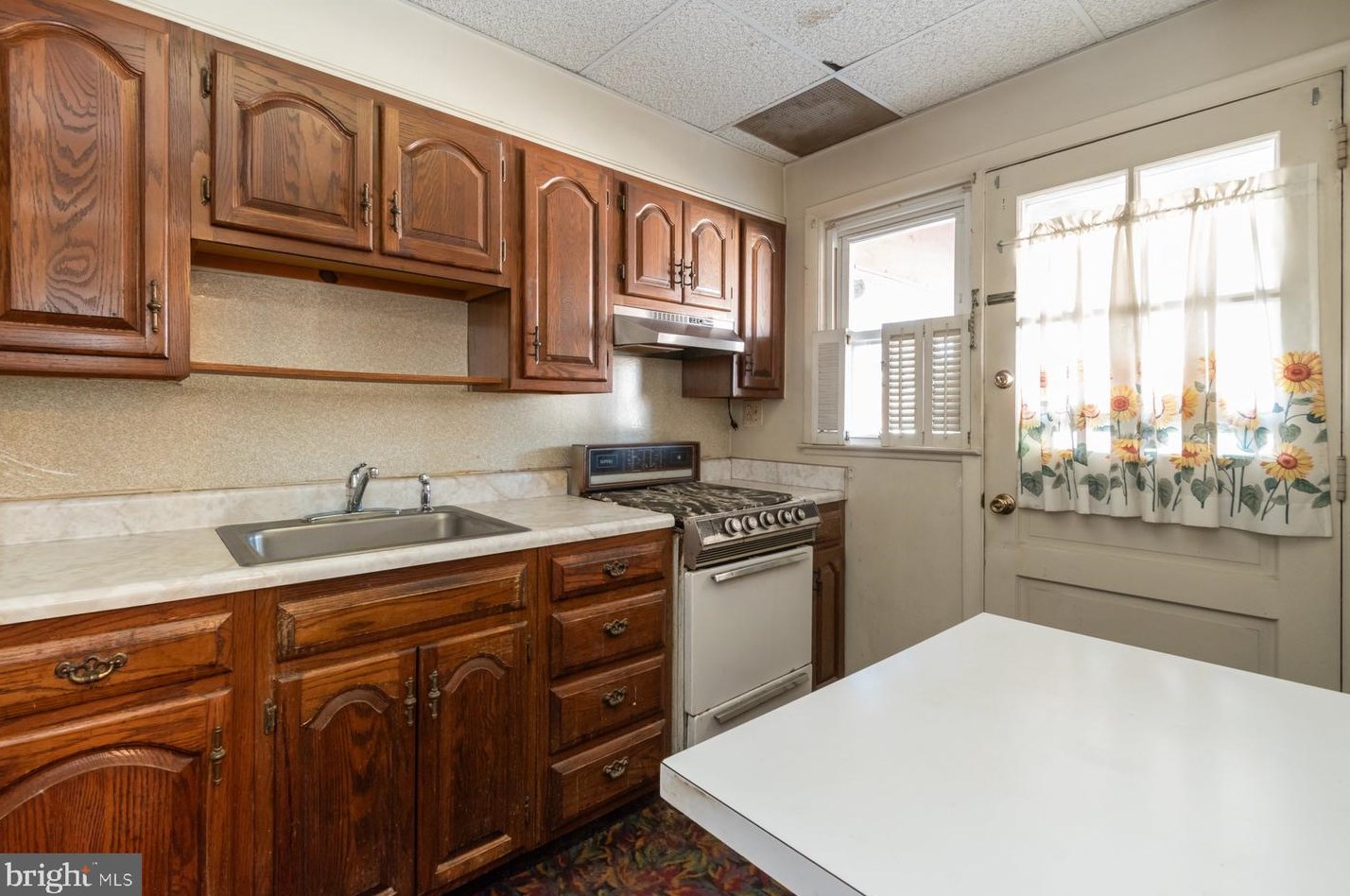 2806 Creston Rd, Baltimore MD  21222-2210 exterior