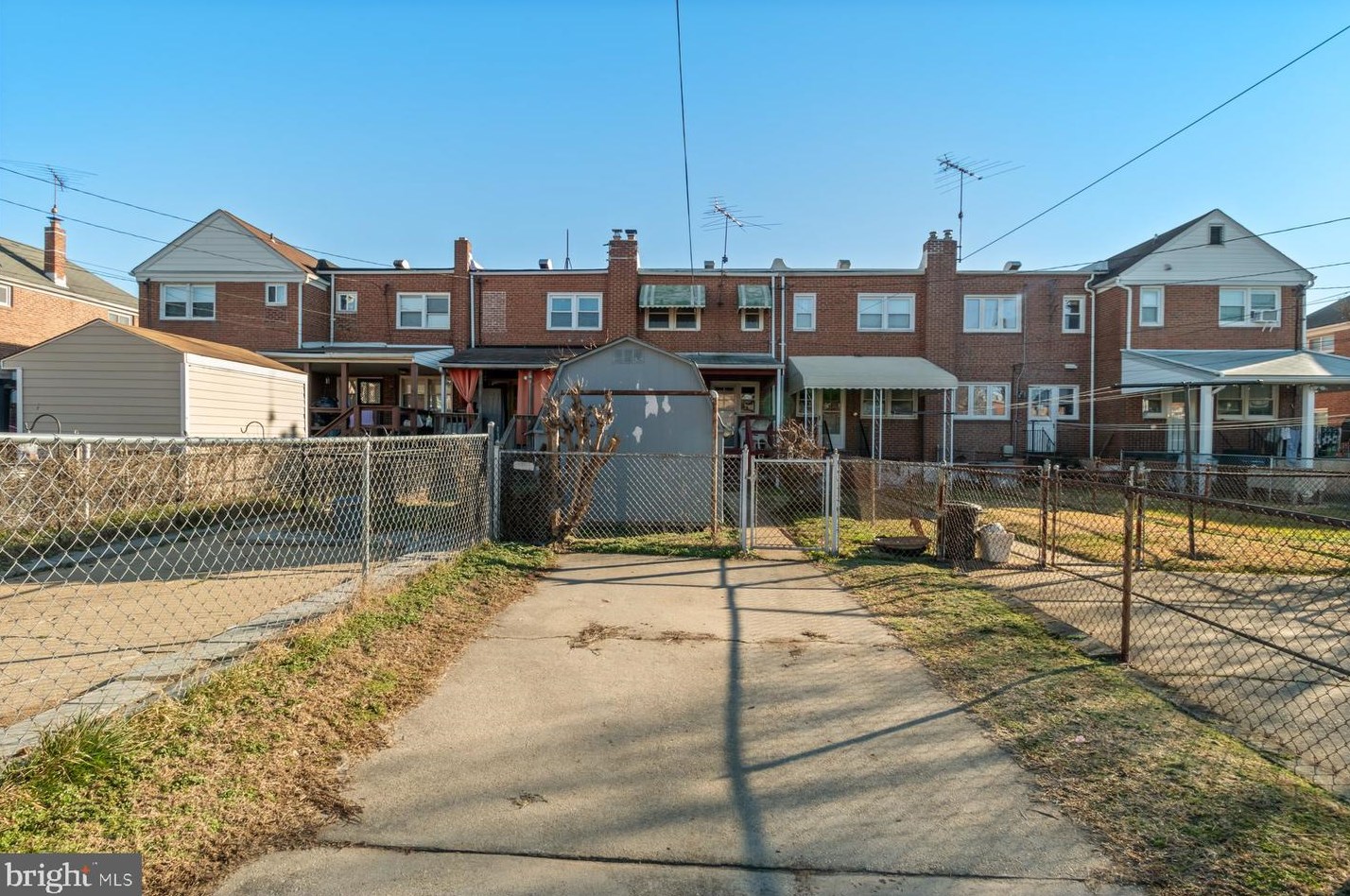 2806 Creston Rd, Baltimore MD  21222-2210 exterior