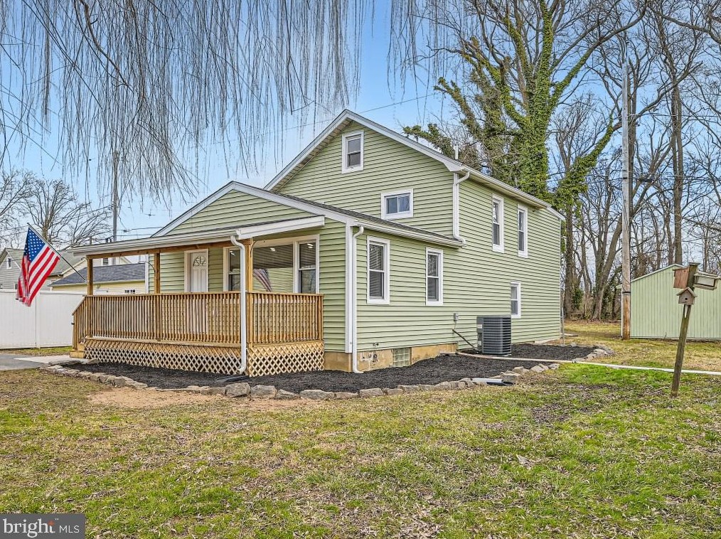 2501 Lakeview Ave, Baltimore MD  21219-1701 exterior