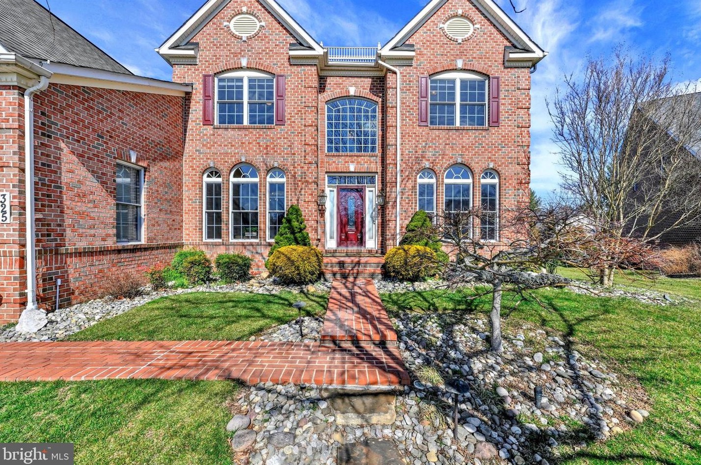 325 Lyon Ct, Baltimore MD  21208-1196 exterior