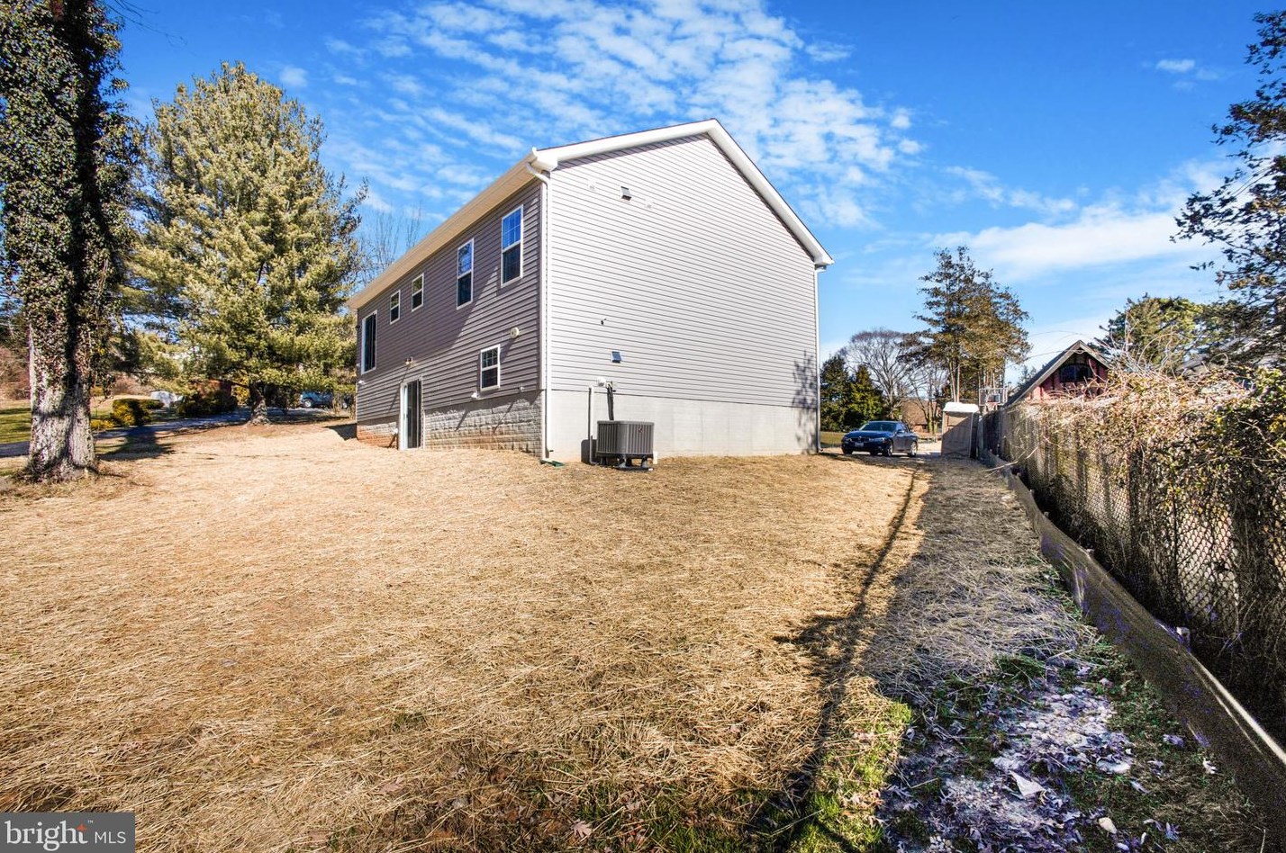 2939 Summit Ave, Baltimore MD  21234-1715 exterior