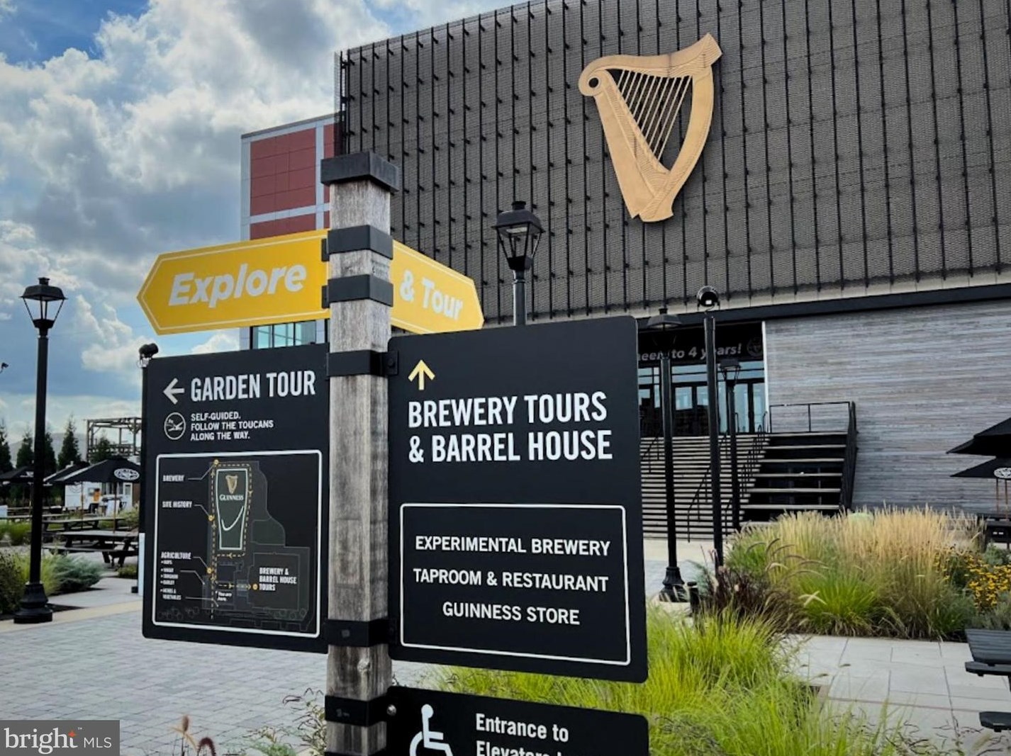 2037 Putnam Rd, Baltimore MD  21227-4144 exterior