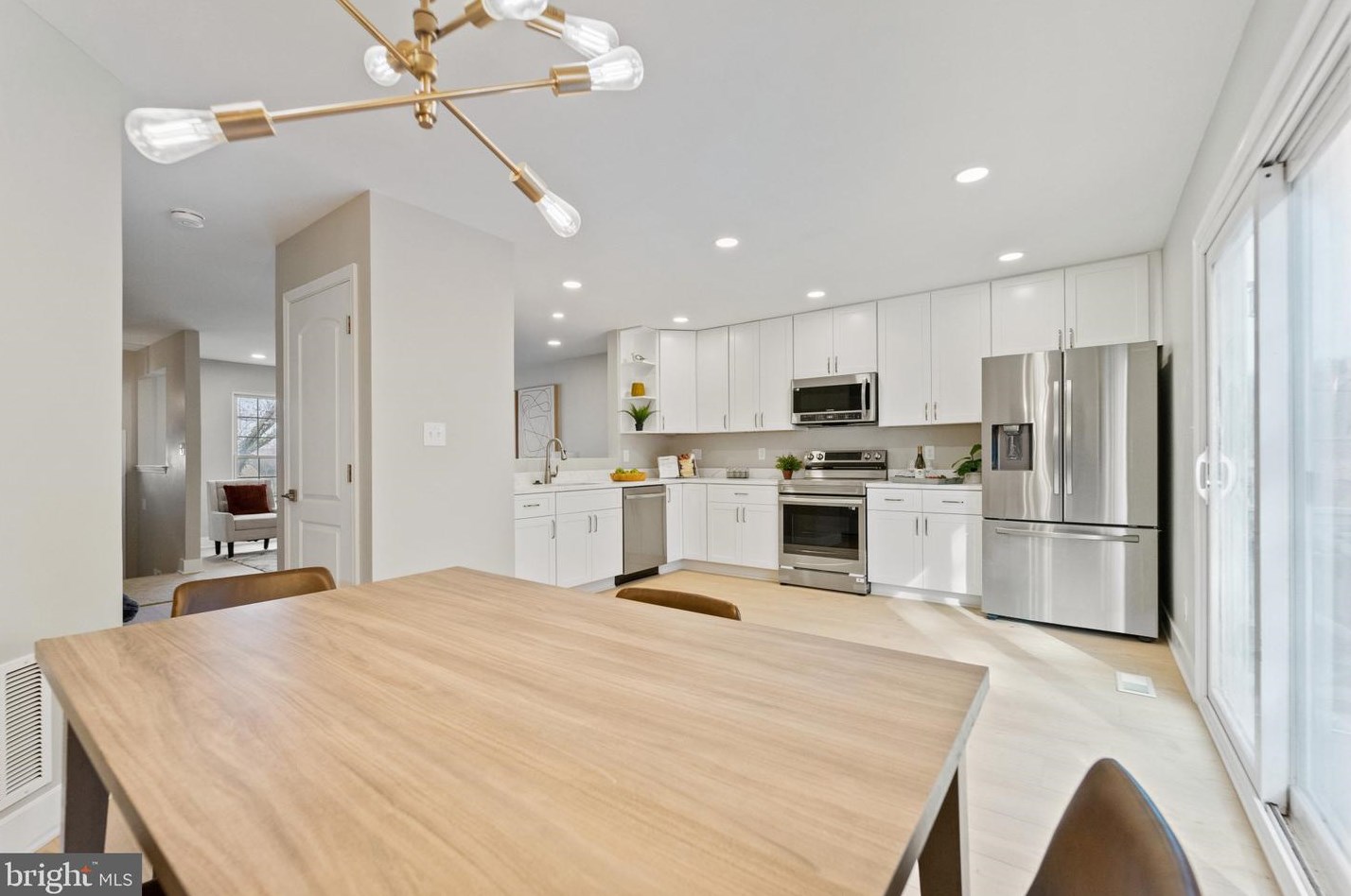 2037 Putnam Rd, Baltimore MD  21227-4144 exterior