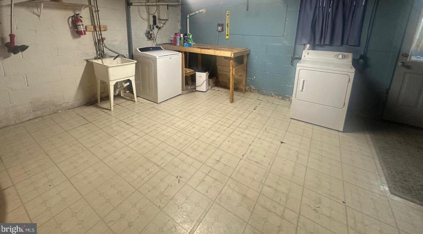 8016 Kimberly Rd, Baltimore MD 21222-2601 exterior