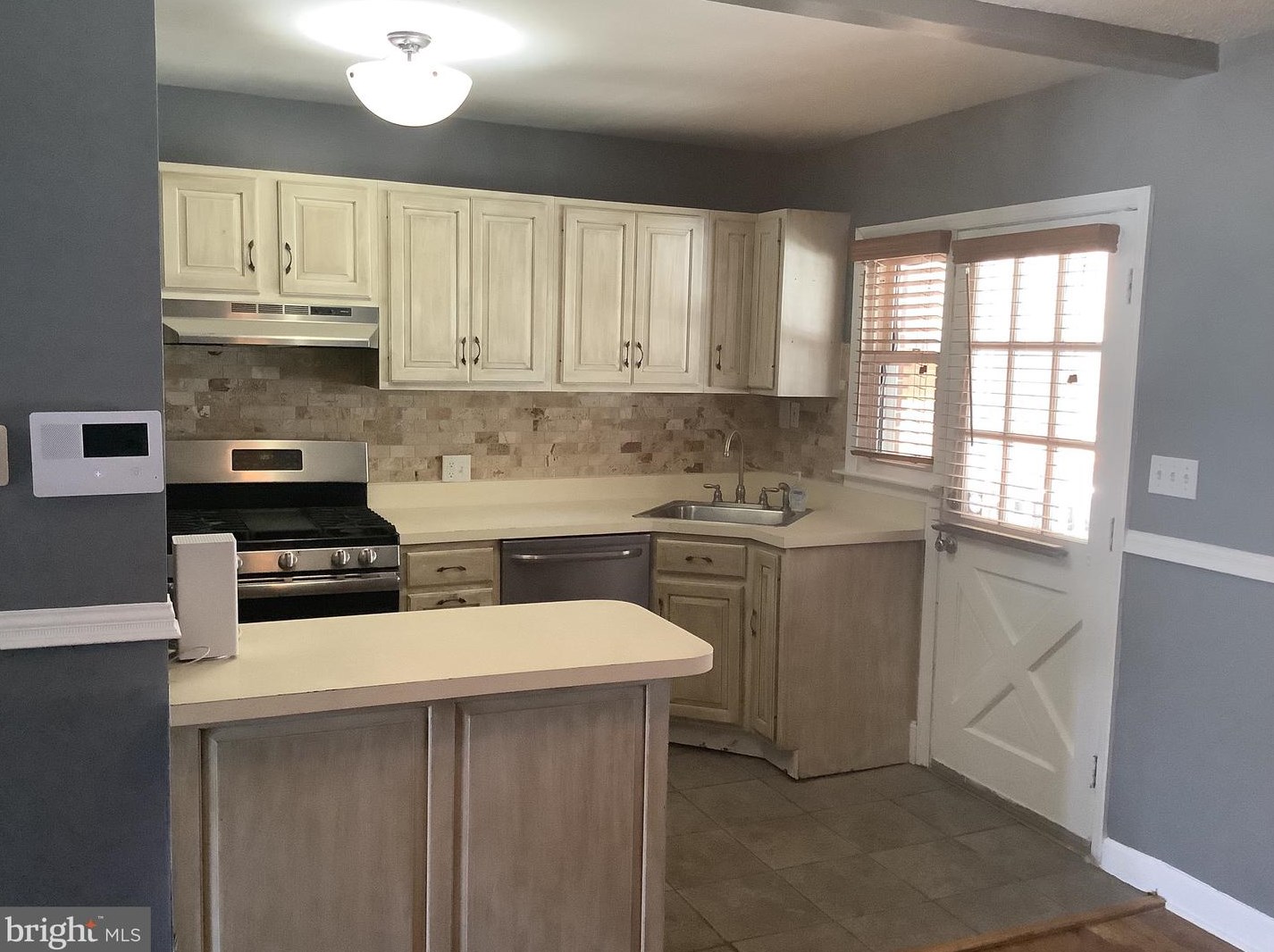 8016 Kimberly Rd, Baltimore MD 21222-2601 exterior