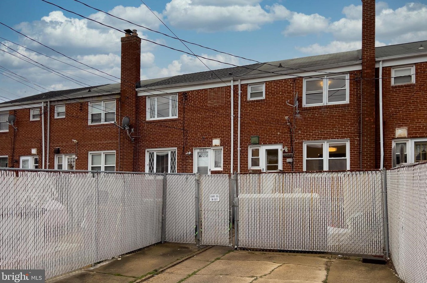 1905 Marsdale Rd, Baltimore MD  21222-5609 exterior