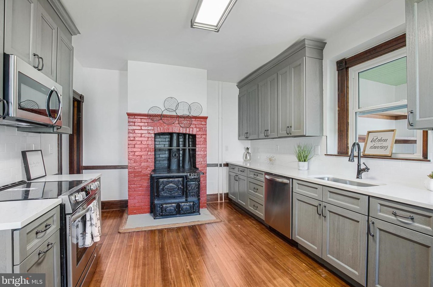 106 Maple Ave, Baltimore MD  21204-3525 exterior