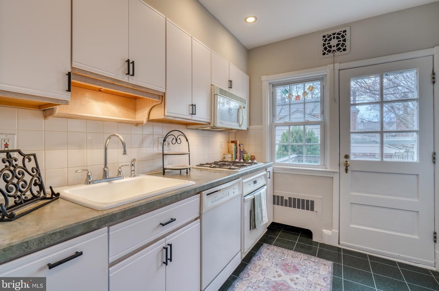 83 Dunkirk Rd, Baltimore MD  21212-1707 exterior