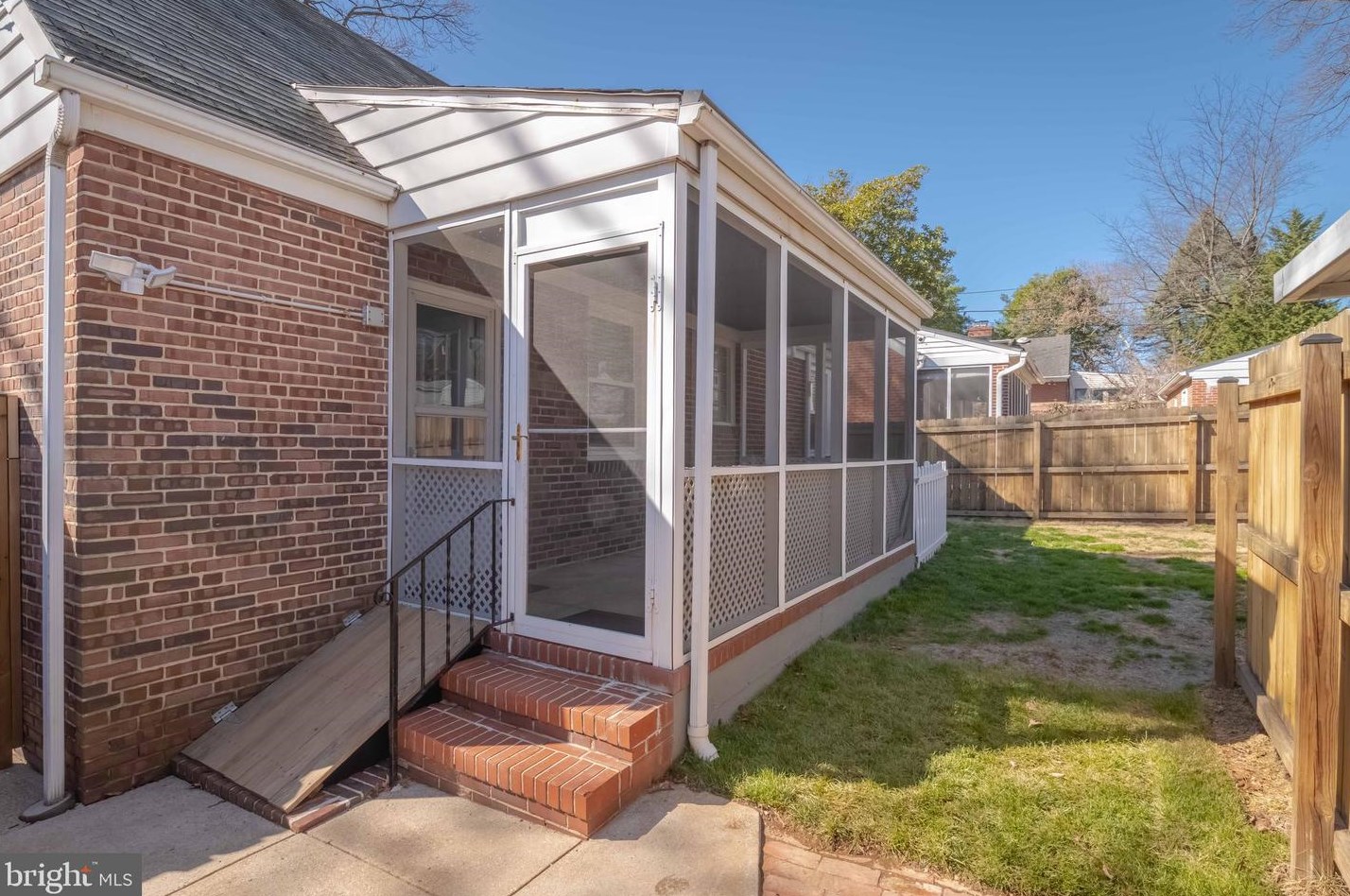 7012 Dunhill Rd, Baltimore MD  21222-5916 exterior