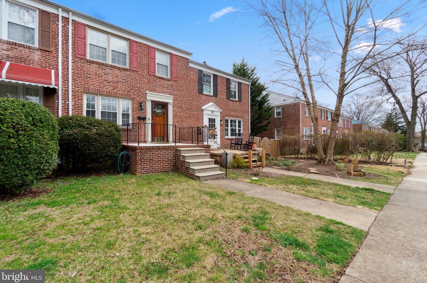 215 Medwick Garth, Baltimore, MD 21228-2101