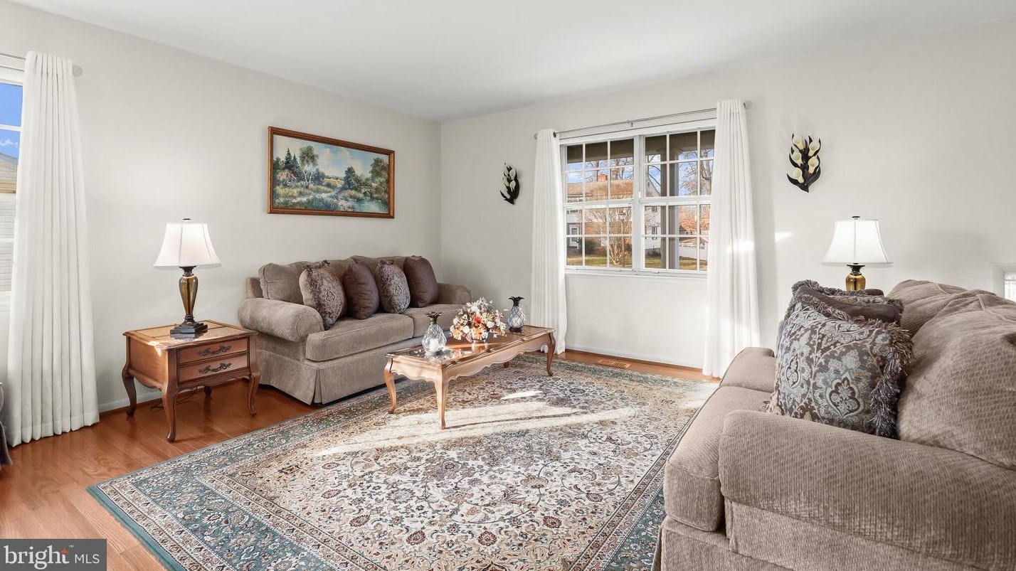 1127 Pleasant Valley Dr, Baltimore, MD 21228-2645