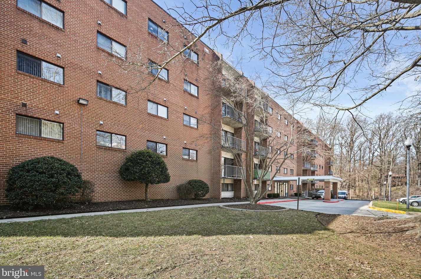 7202 Rockland Hills Dr, Baltimore MD  21209-1151 exterior