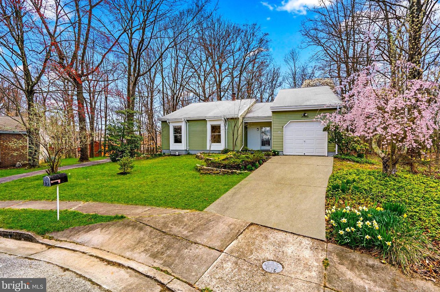 17 Helms Pick Ct, Baltimore, MD 21228-2407