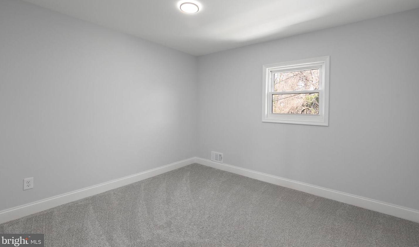 800 Bobby Rd, Baltimore MD  21228-3128 exterior