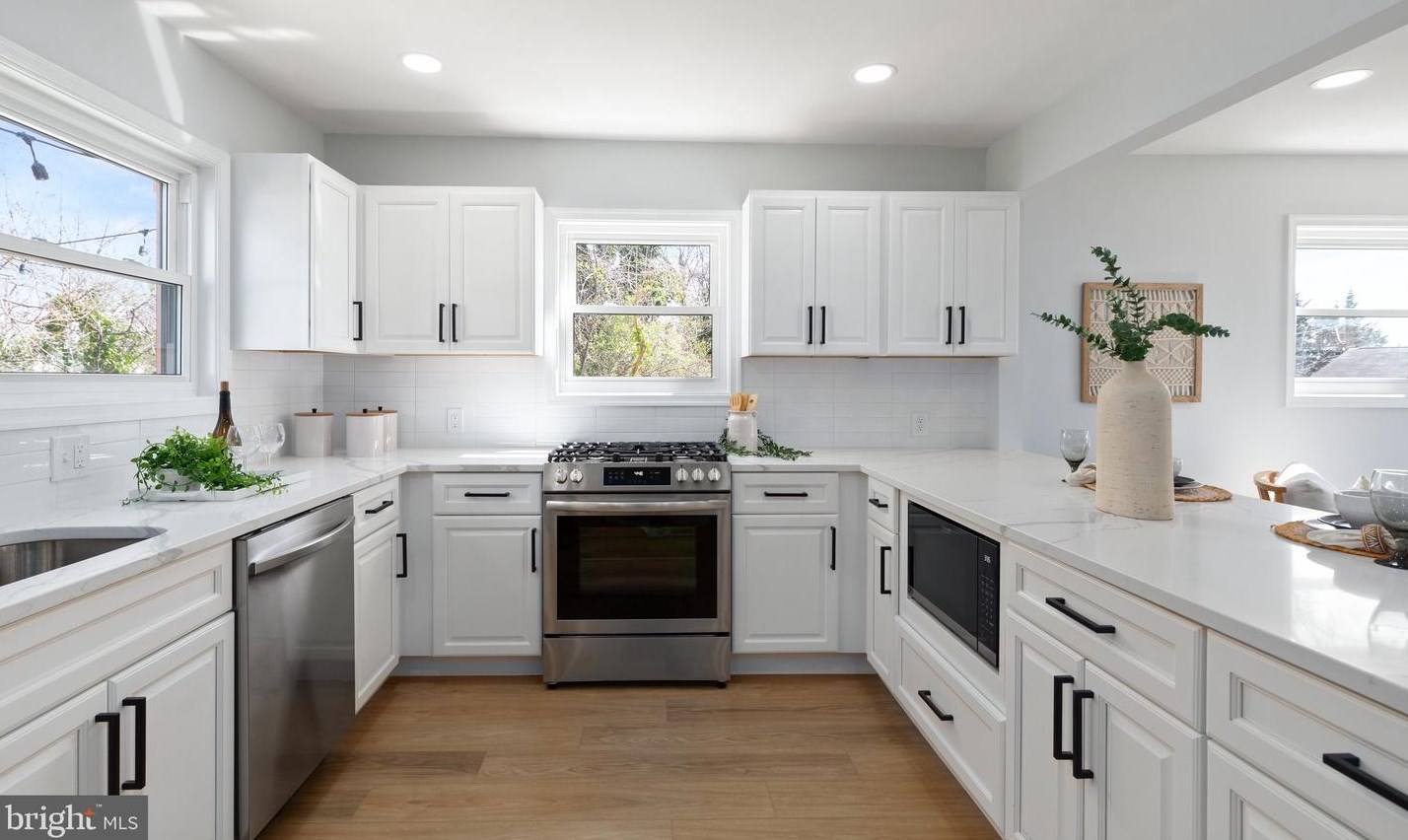 800 Bobby Rd, Baltimore MD  21228-3128 exterior