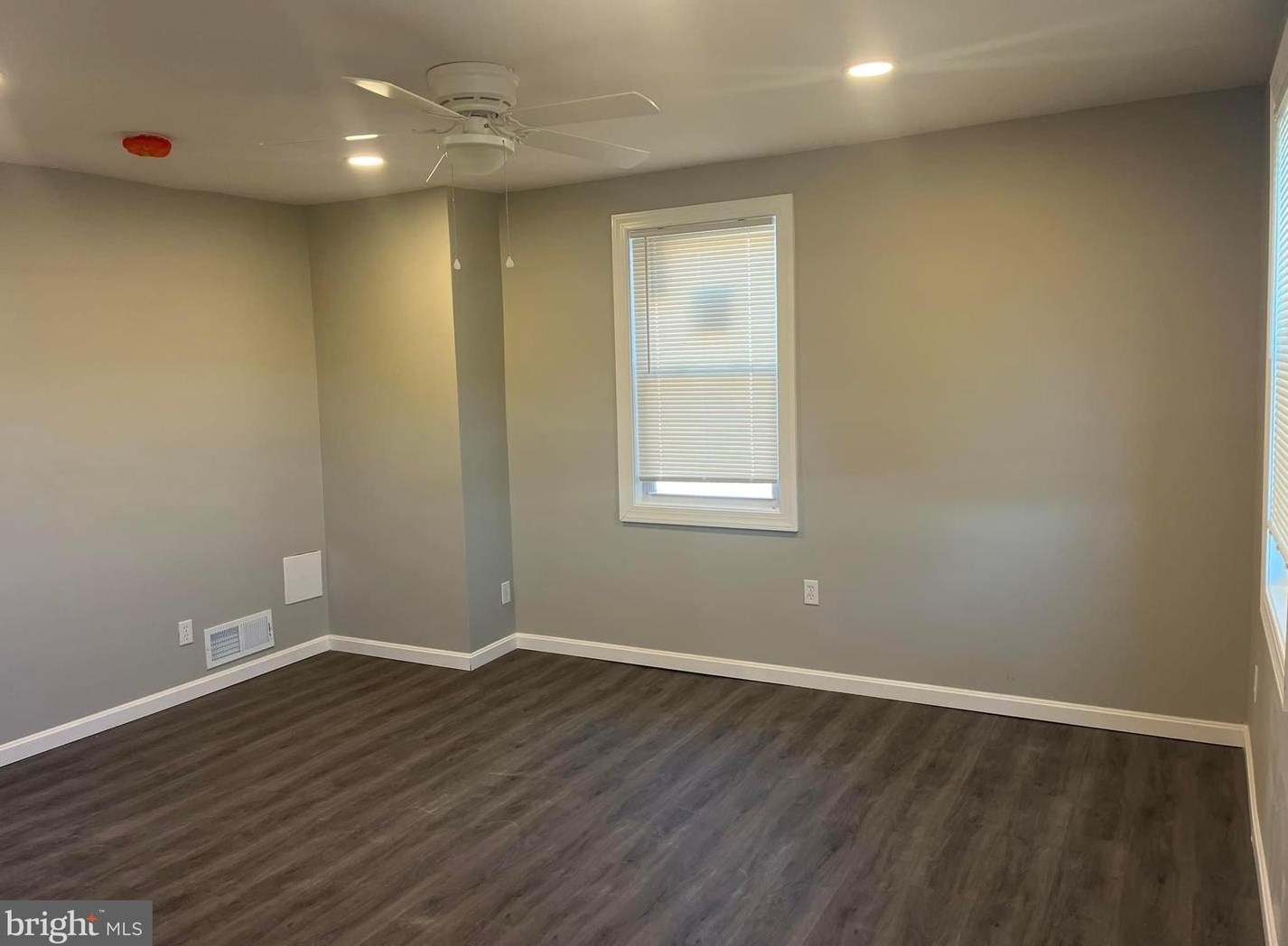 2952 Sollers Point Rd, Baltimore, MD 21222