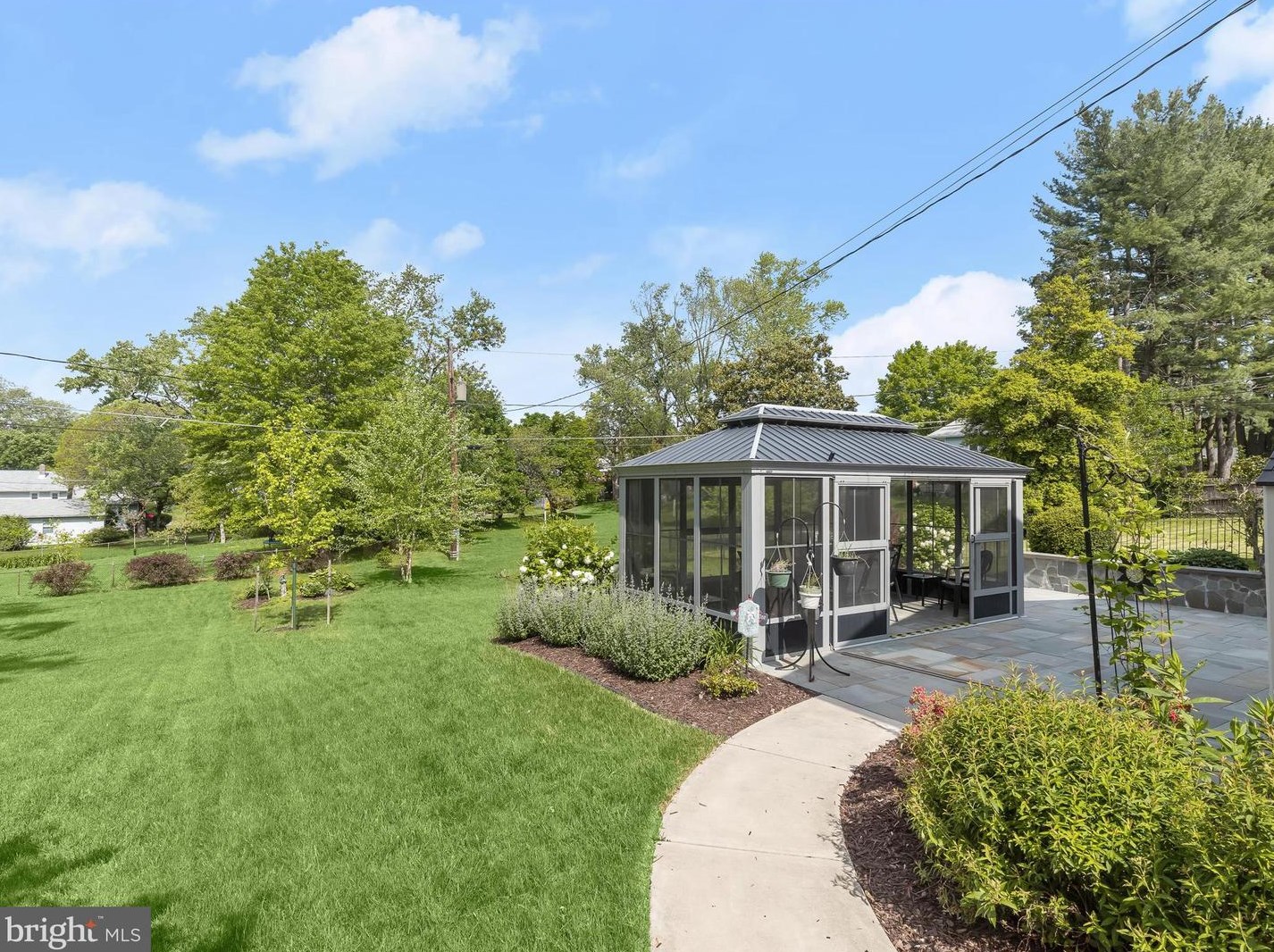 304 Roanoke Dr, Baltimore, MD 21228-4239