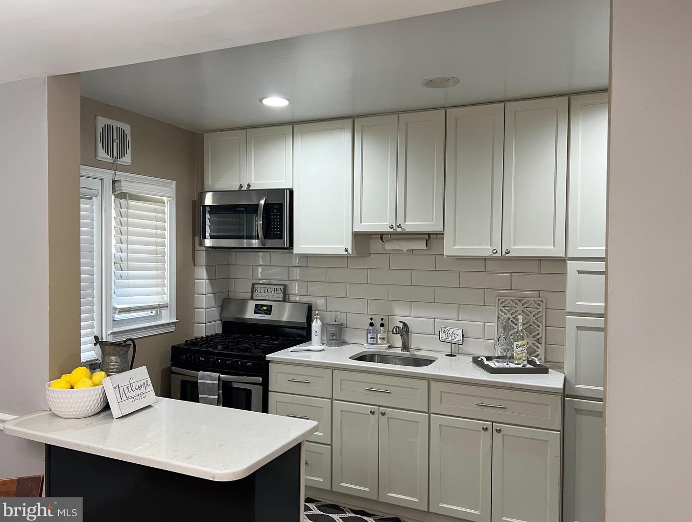 7285 Bridgewood Dr, Baltimore MD  21224-1901 exterior