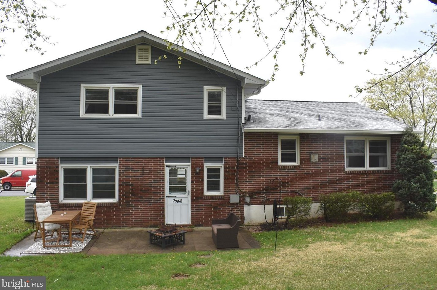 1403 Mount Airy Rd, Baltimore MD  21237-1821 exterior