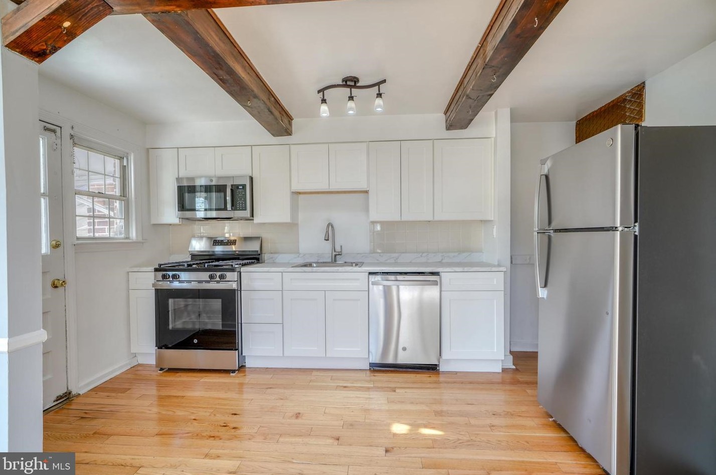 4700 Kenwood Ave, Baltimore MD  21206-1327 exterior