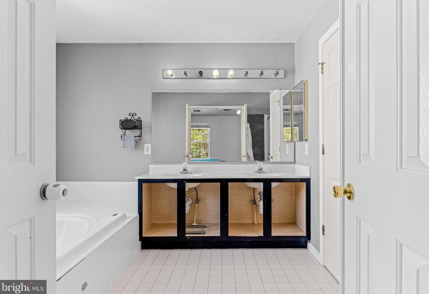 8218 Selwin Ct, Baltimore MD  21237-3363 exterior