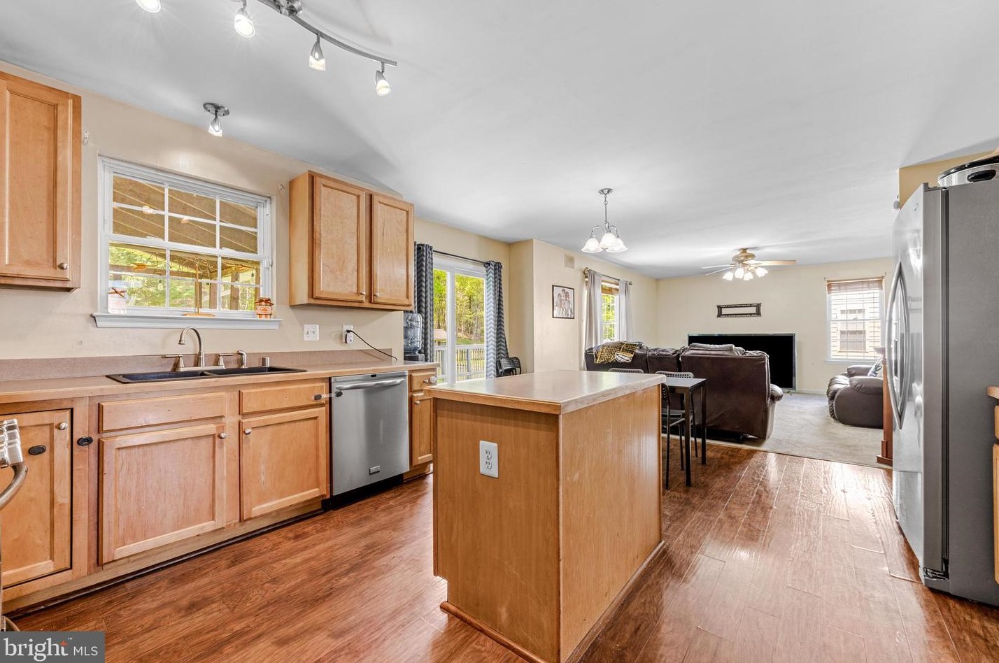 8218 Selwin Ct, Baltimore MD  21237-3363 exterior