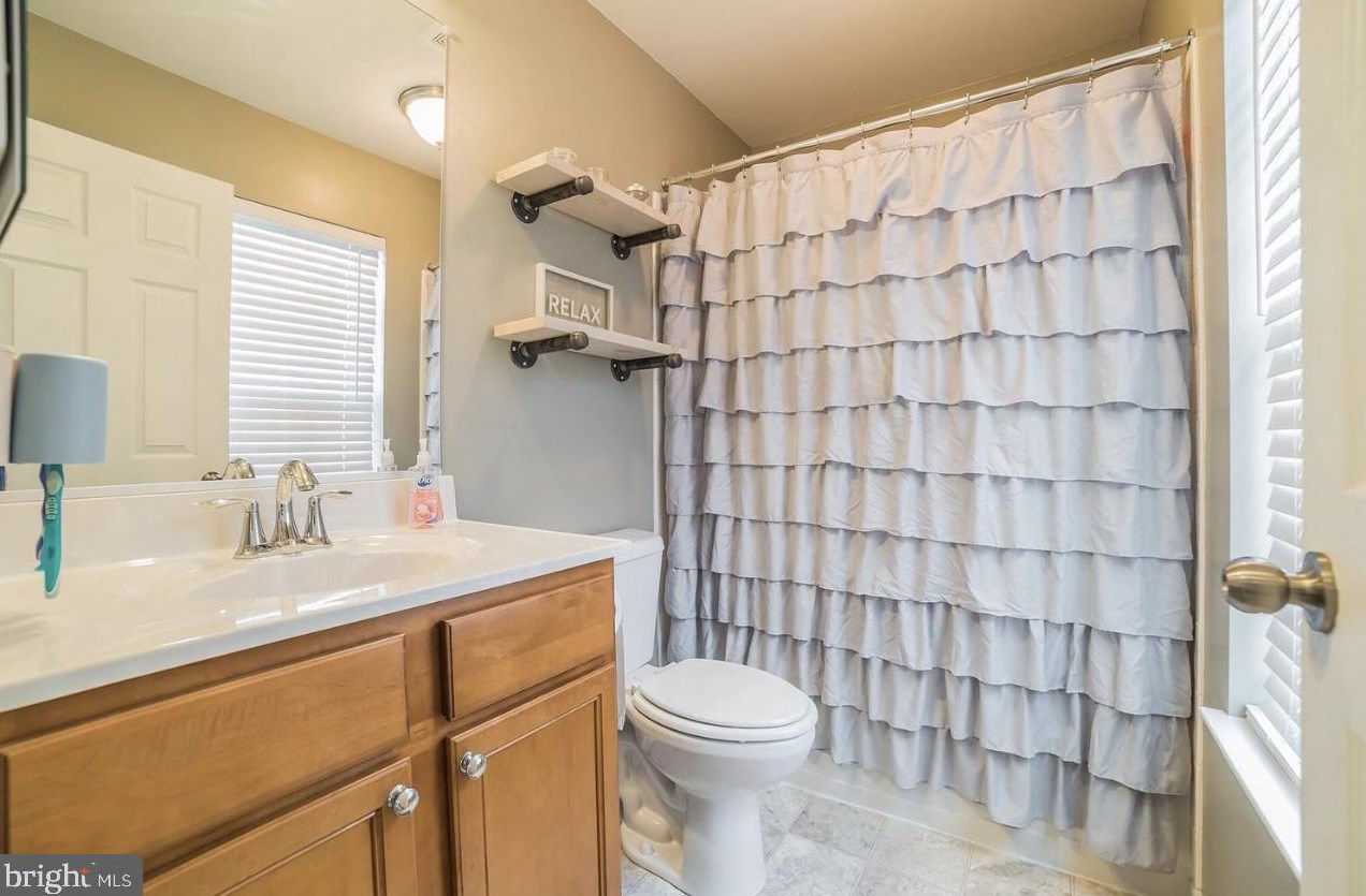 8431 Stansbury Lake Dr, Baltimore, MD 21222