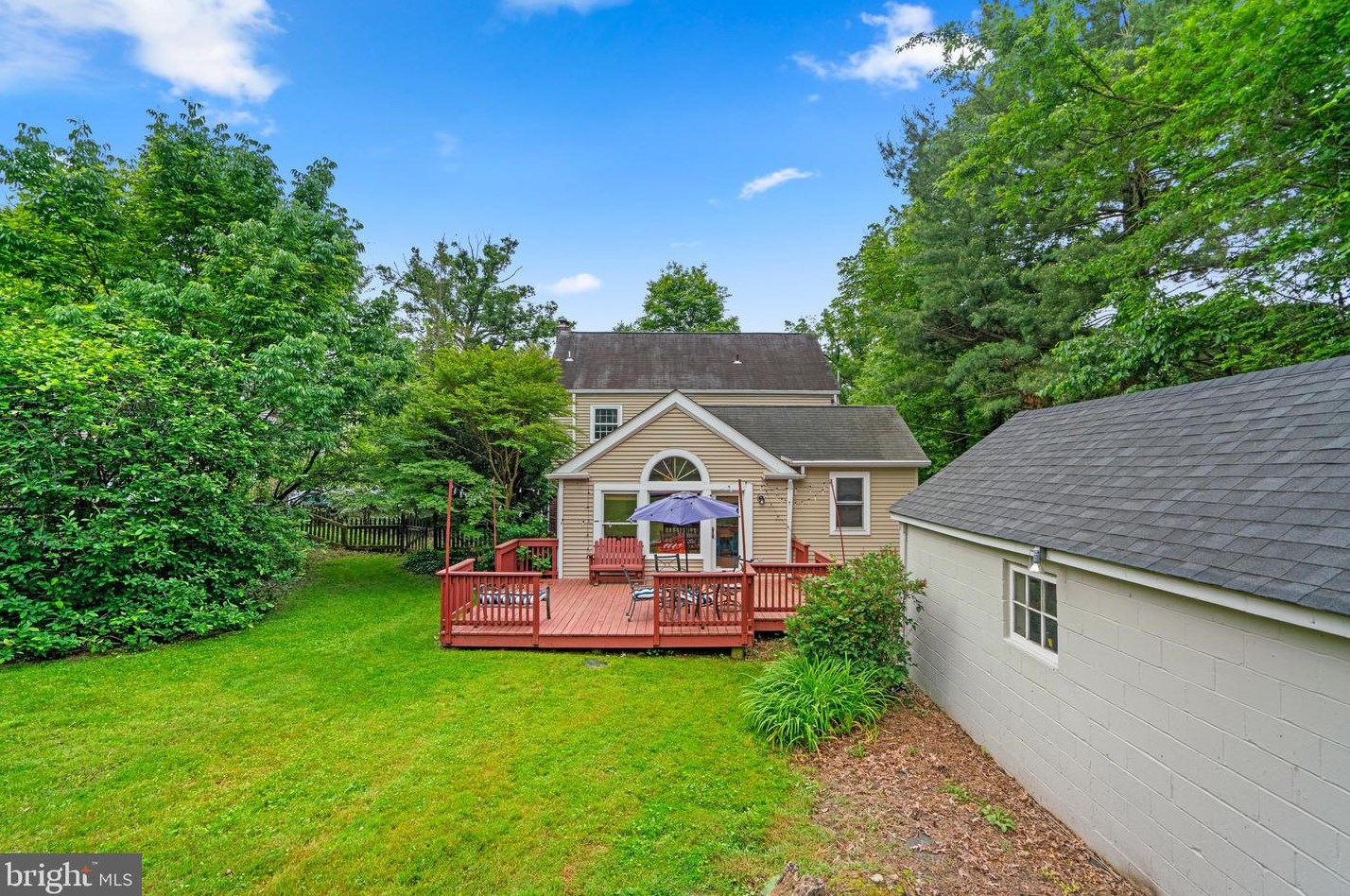 1602 Idlewilde Ave, Baltimore MD 21228-5605 exterior