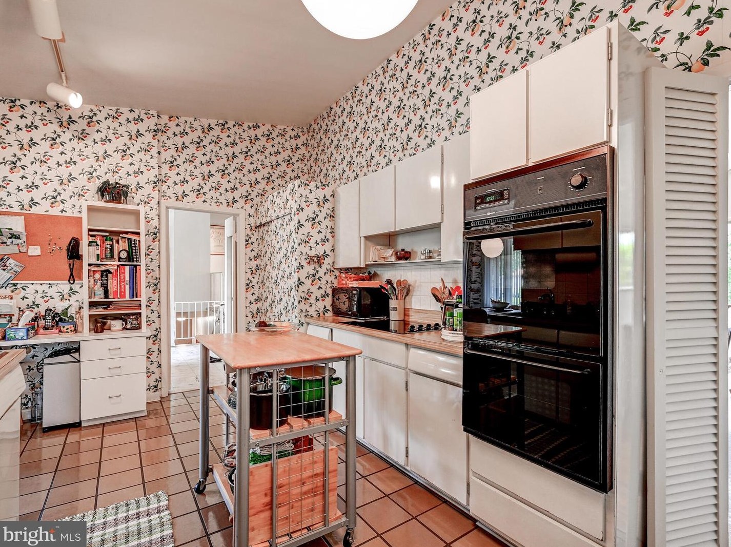 2417 Hunt Dr, Baltimore MD 21209-1547 exterior