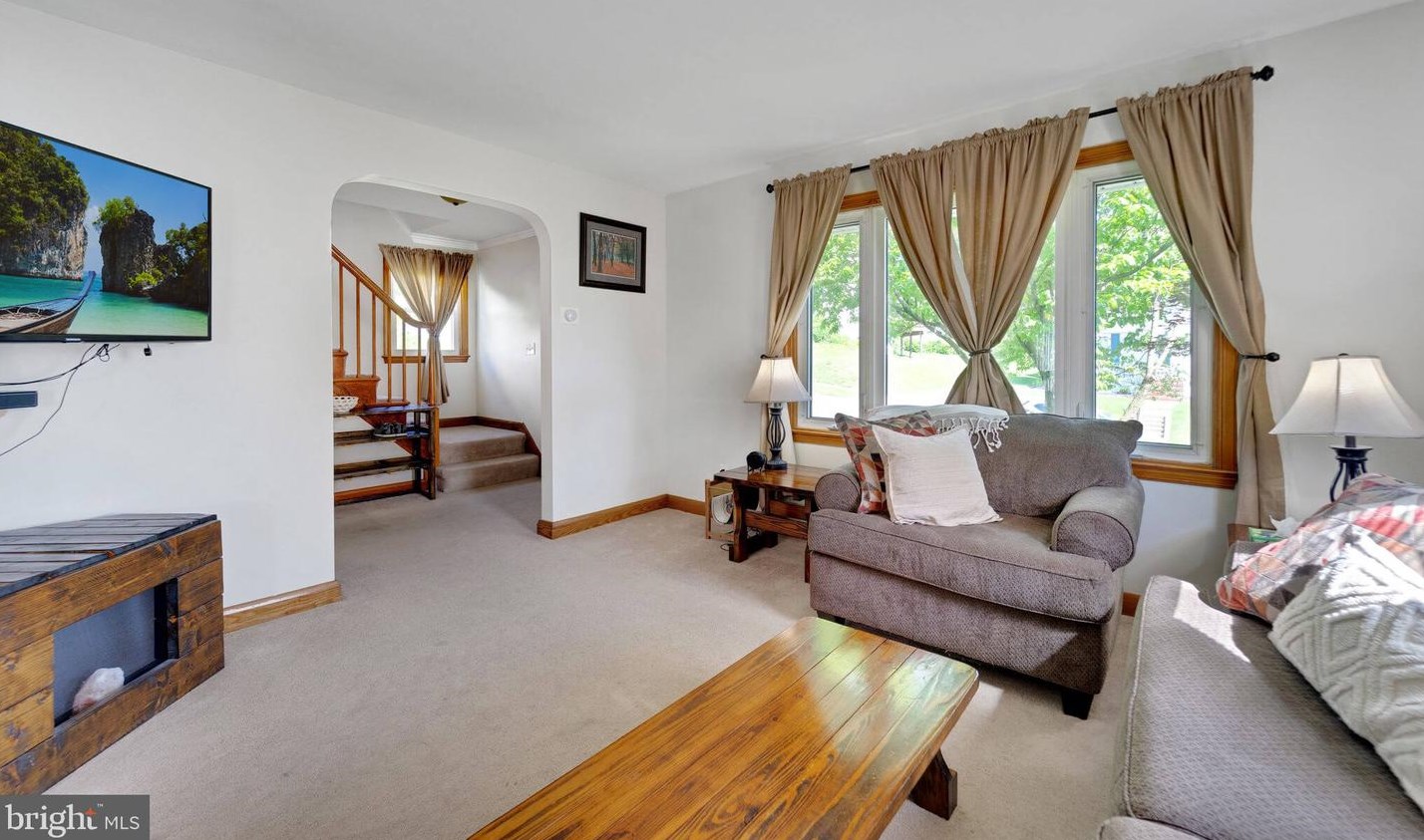 1251 Oakland Terrace Rd, Baltimore MD  21227-2845 exterior