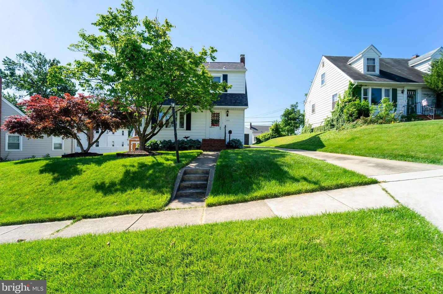 1251 Oakland Terrace Rd, Baltimore MD  21227-2845 exterior