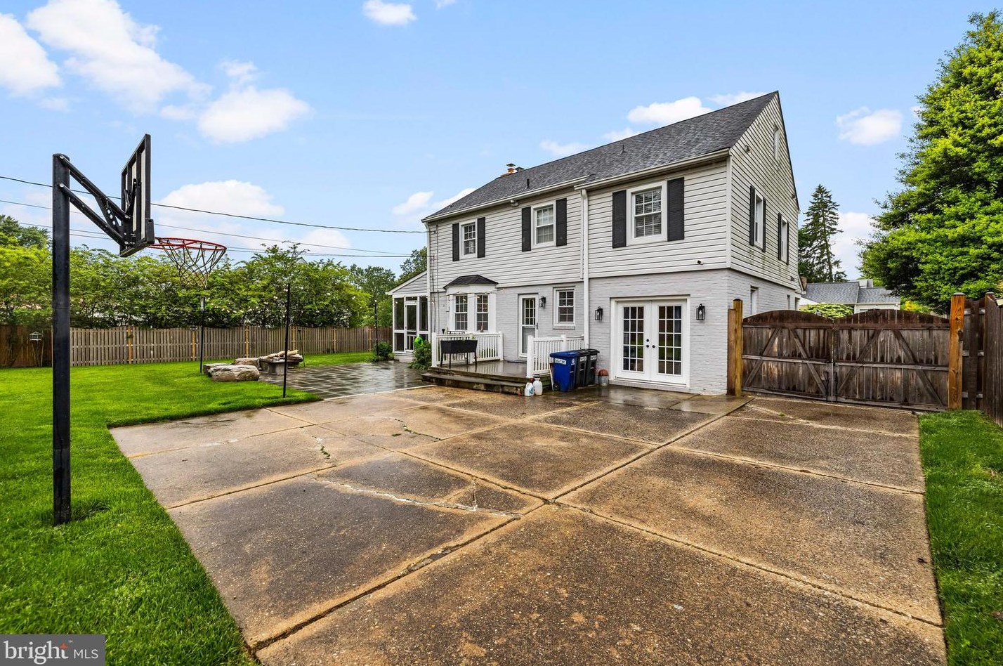627 Piccadilly Rd, Baltimore MD  21204-3822 exterior