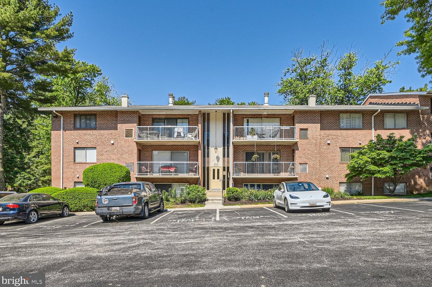 202 Erin Way #203, Reisterstown, MD 21136