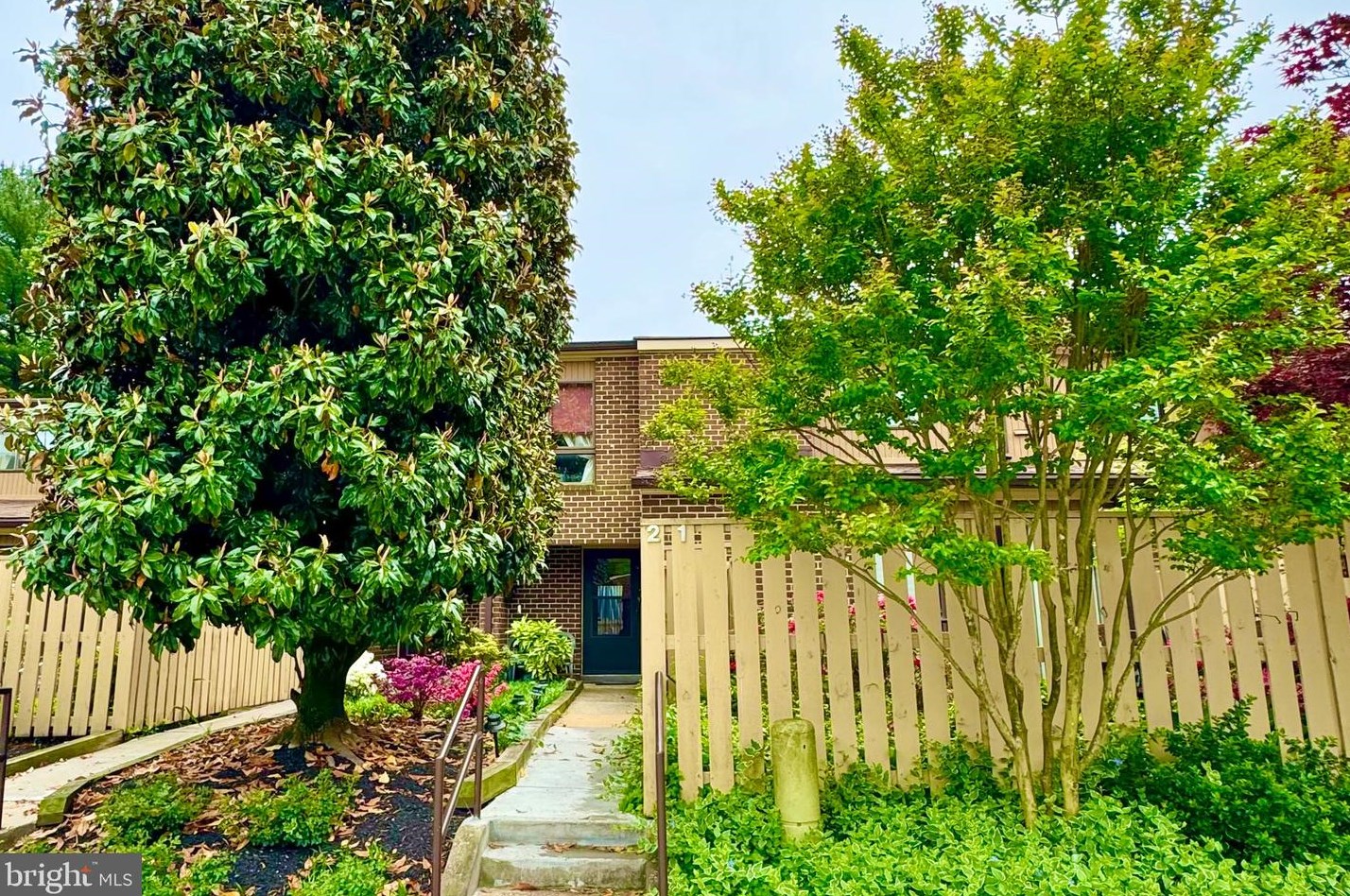 21 Tanner Ct, Baltimore, MD 21208-1333