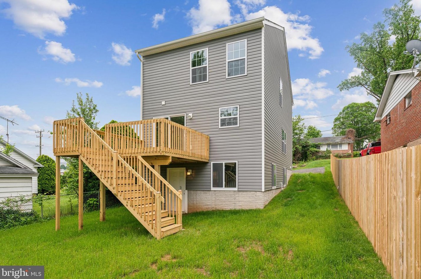 5902 Hilltop Ave, Baltimore MD  21221-3041 exterior