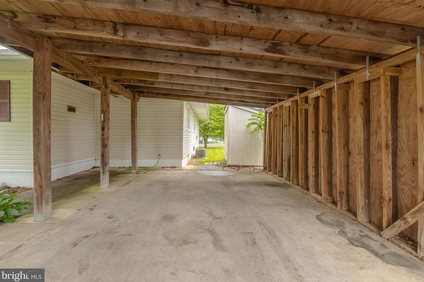 1304 Wilson Point Rd, Baltimore MD 21220-5514 exterior