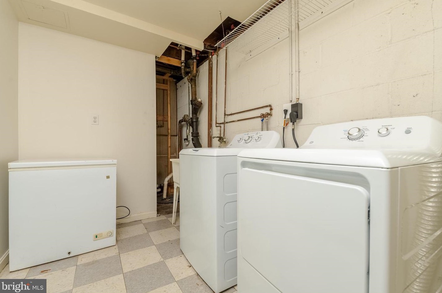 1304 Wilson Point Rd, Baltimore MD 21220-5514 exterior