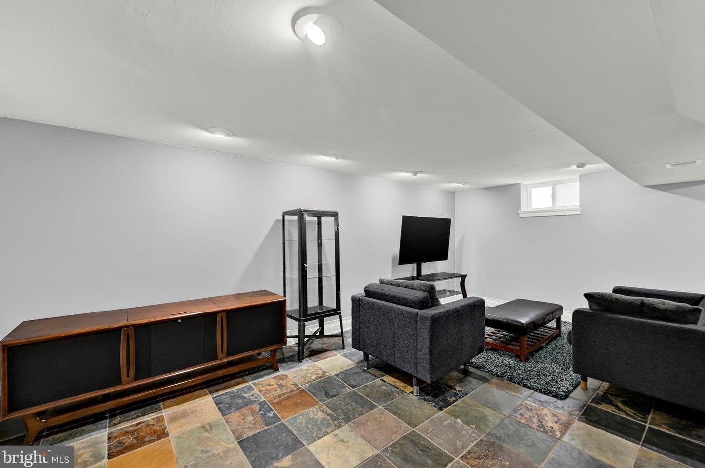 8710 Maravoss Ln, Baltimore MD  21234-4726 exterior