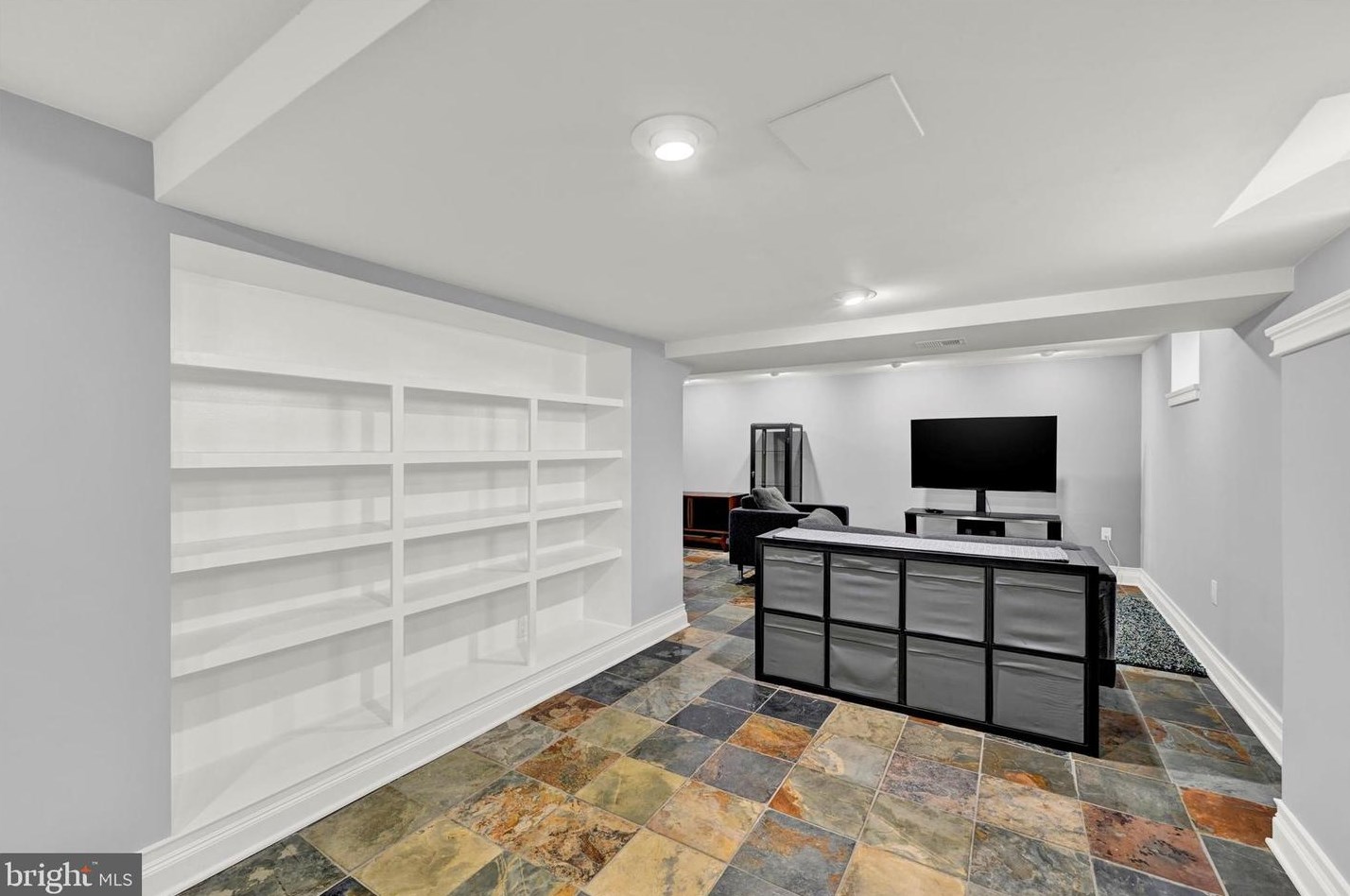 8710 Maravoss Ln, Baltimore MD  21234-4726 exterior