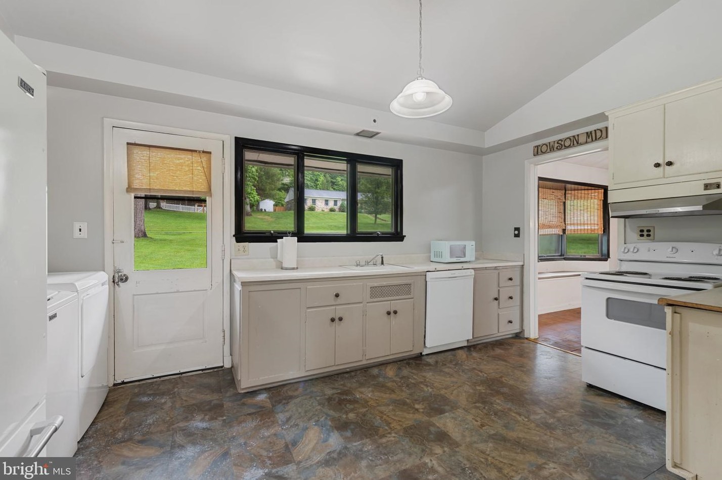 716 Seminary Ave, Baltimore MD  21286-1538 exterior