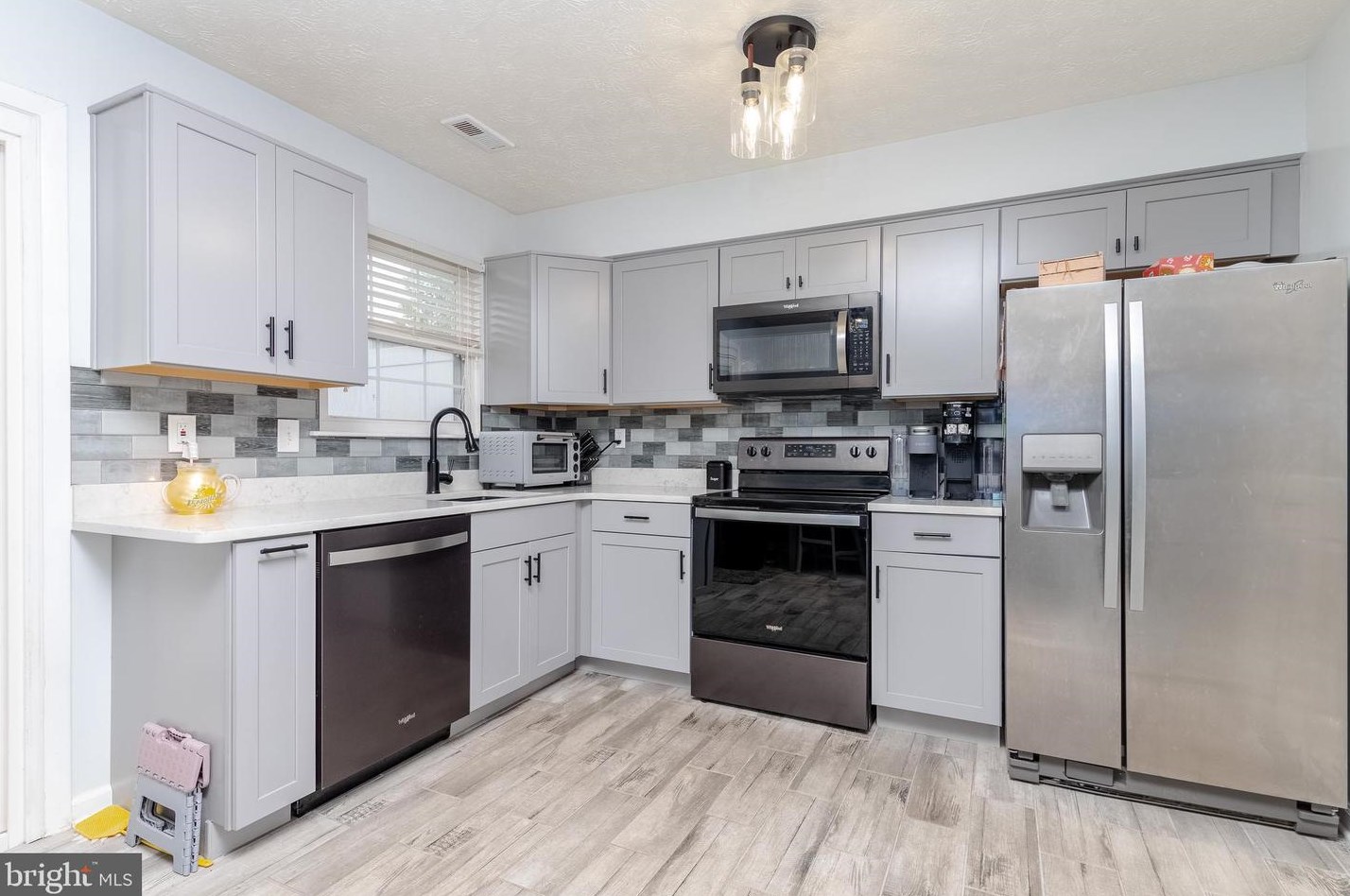 12 London Perry Ct, Baltimore, MD 21220-3649
