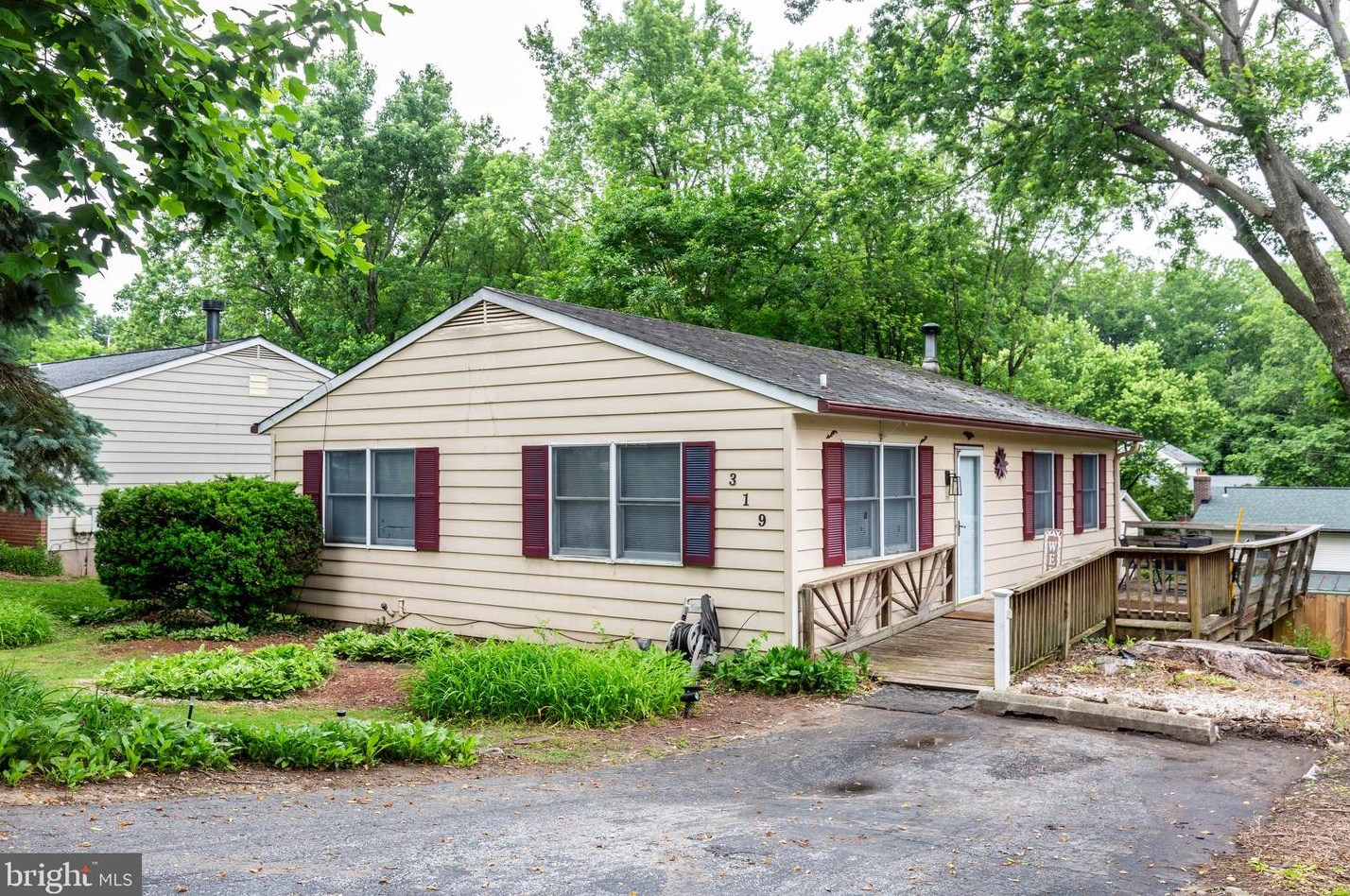 319 Stafford Dr, Baltimore MD  21228-3641 exterior