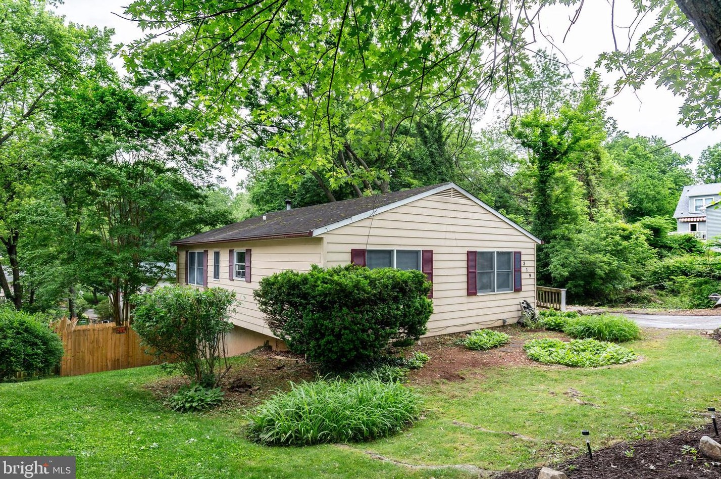 319 Stafford Dr, Baltimore MD  21228-3641 exterior