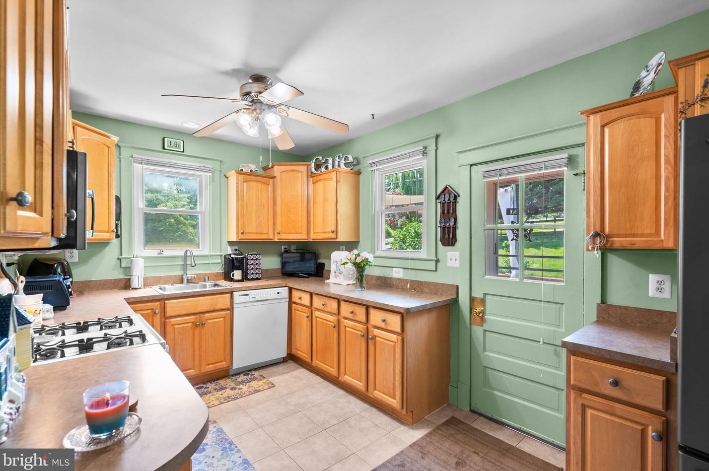 5576 Ashbourne Rd, Baltimore MD 21227-2814 exterior